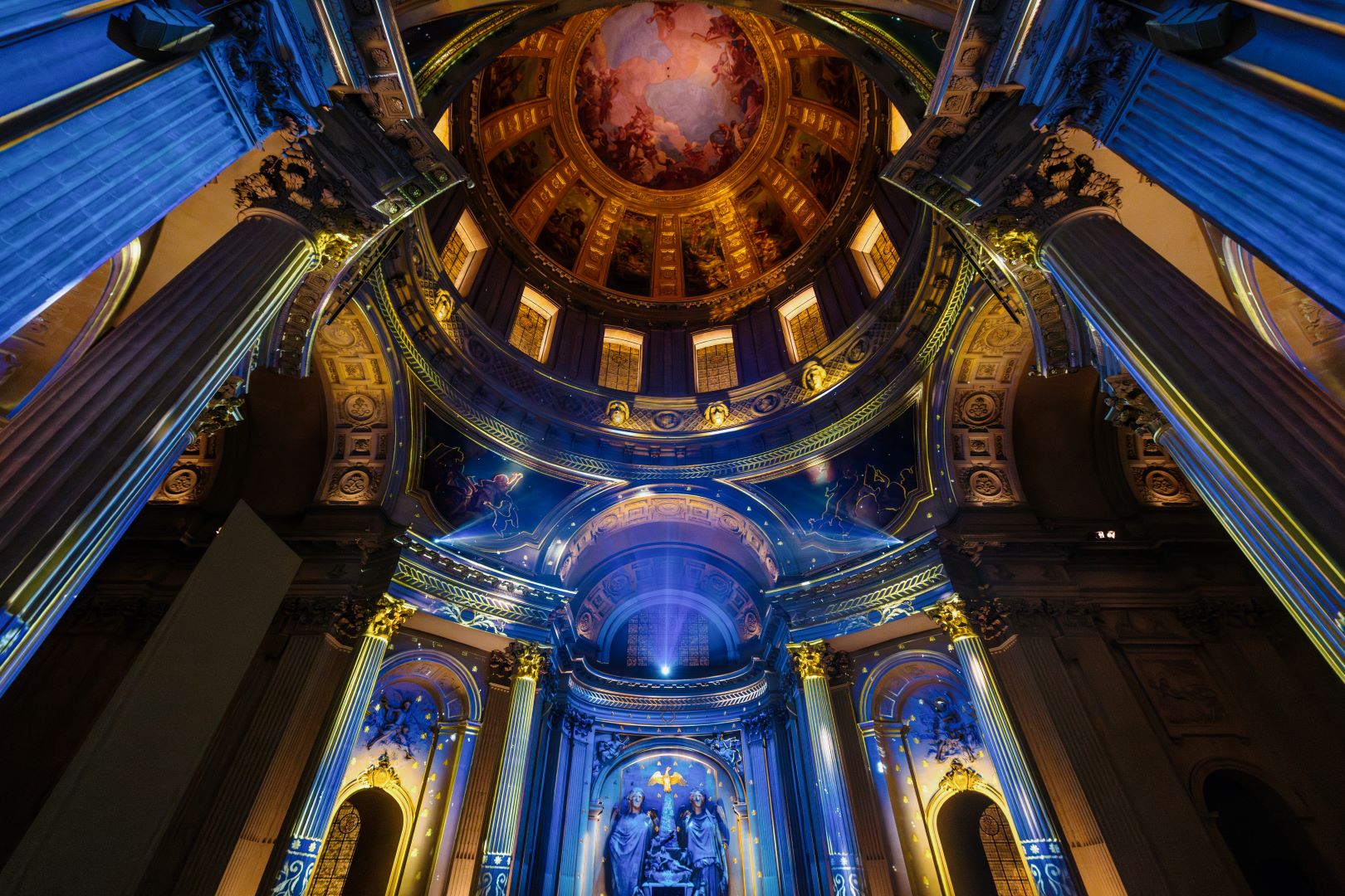 AURA Invalides — expérience immersive son et lumière sous le Dôme des Invalides