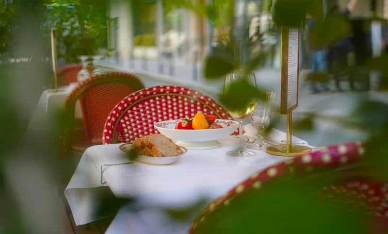 Terrasse éphémère du Café Max avenue de la Motte-Picquet Paris 7